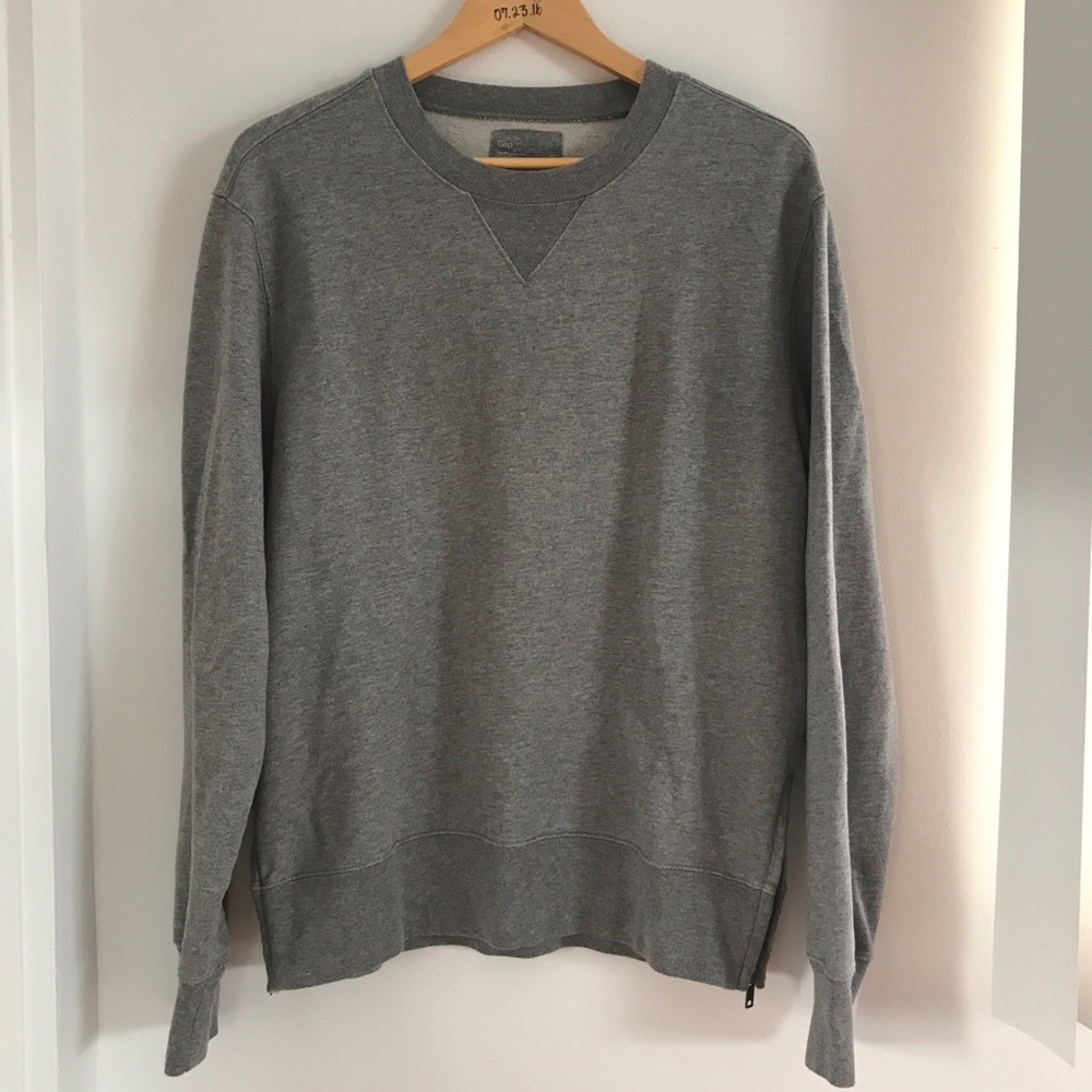 Grey GAP sweatshirt
